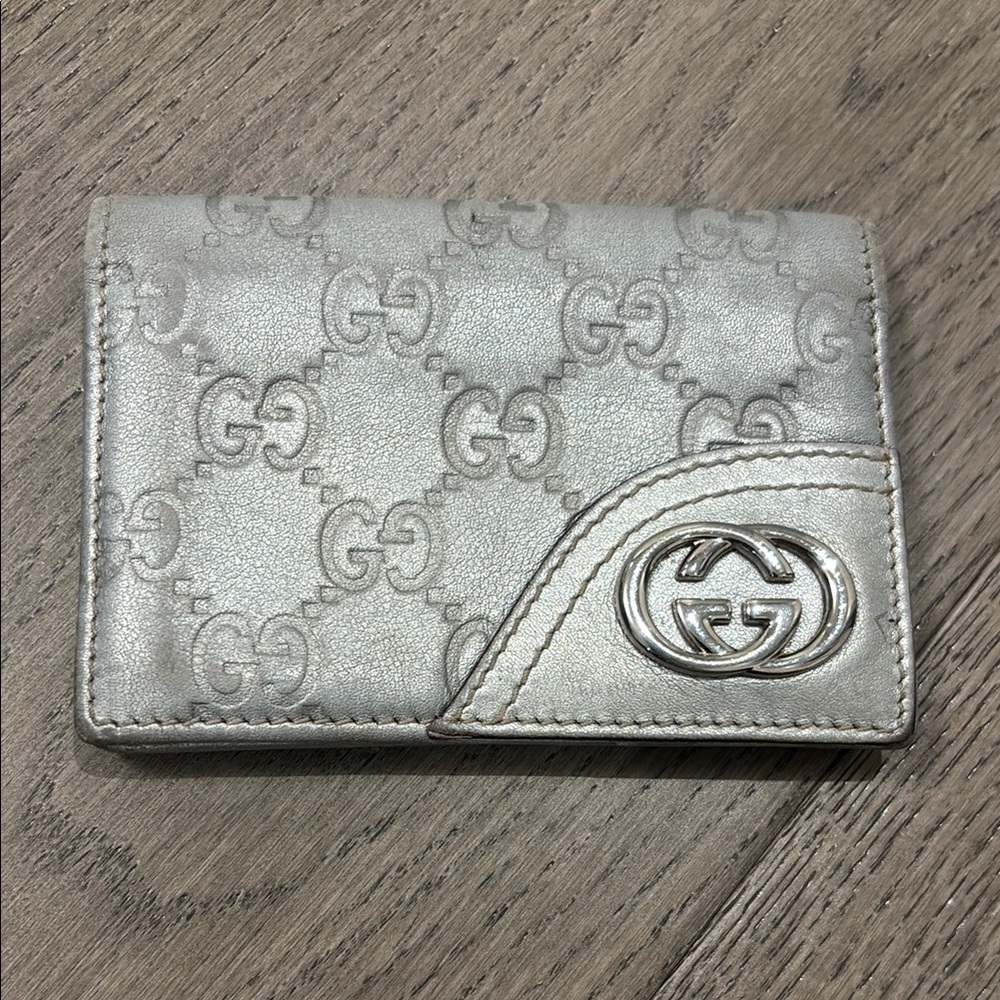 Gucci Silver Card Holder with Quilted Pattern